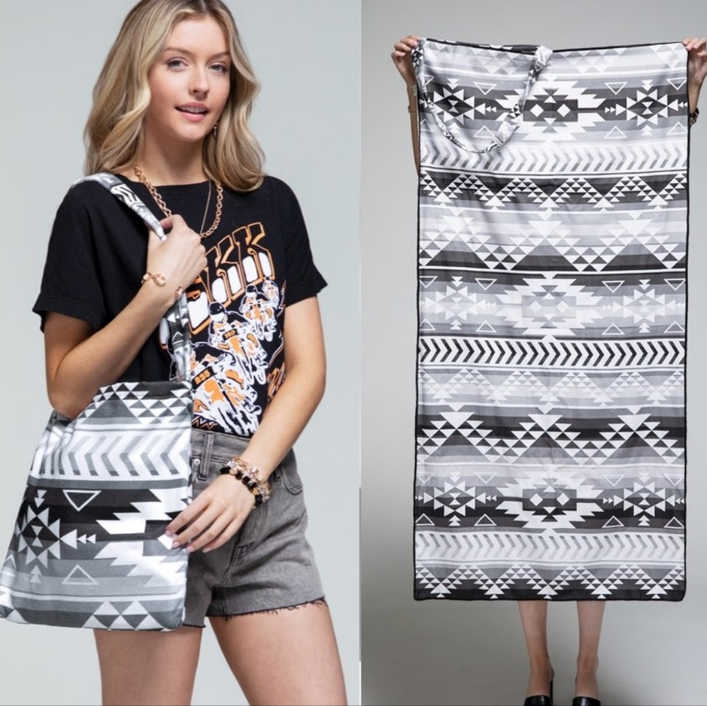 2 in 1 Beach Towel & Bag - Shoulder Bag Turns Into a Beach Towel! - Black White